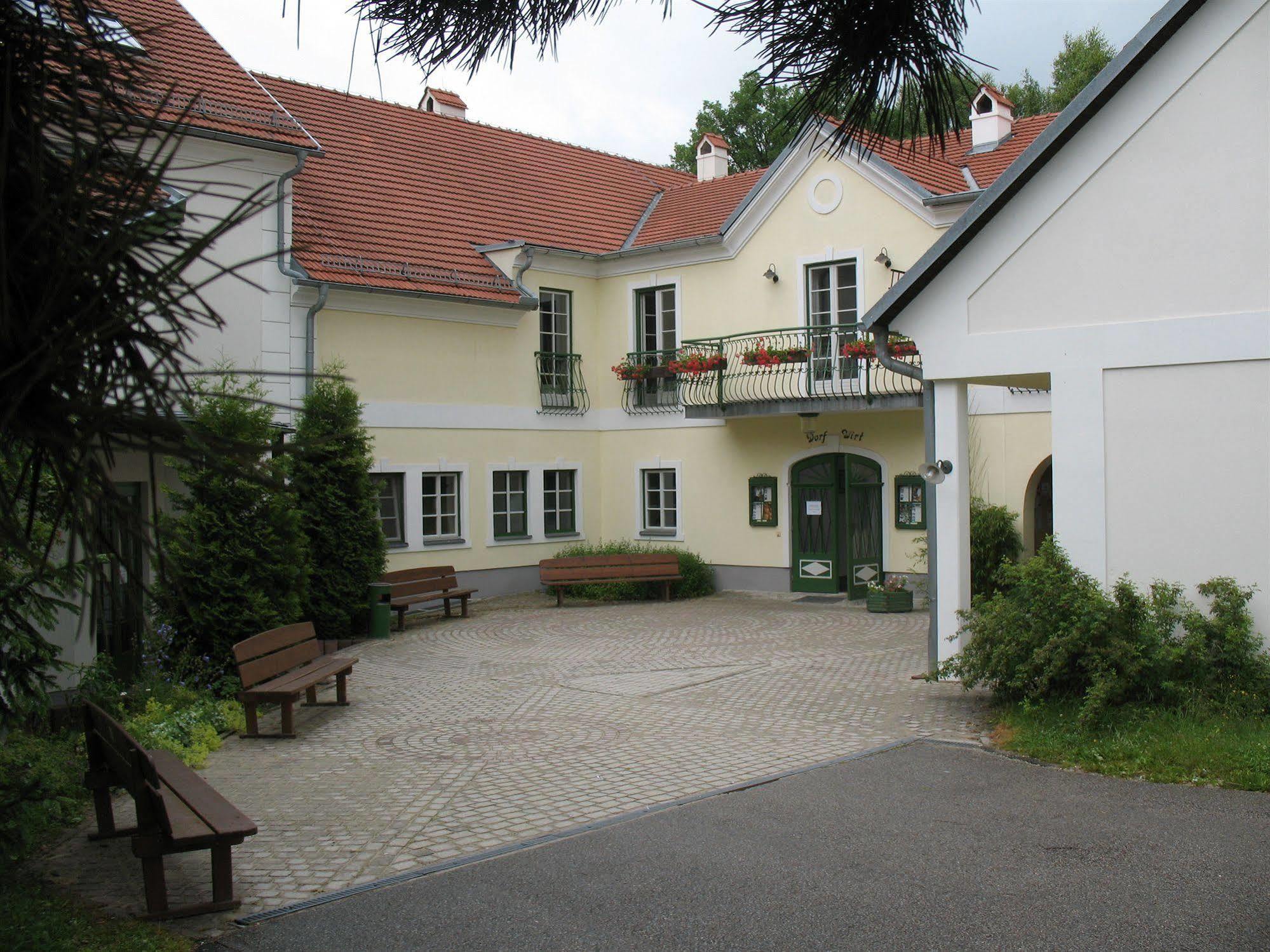 Отель Theater- Und Feriendorf Koenigsleitn Gmbh Личау Экстерьер фото