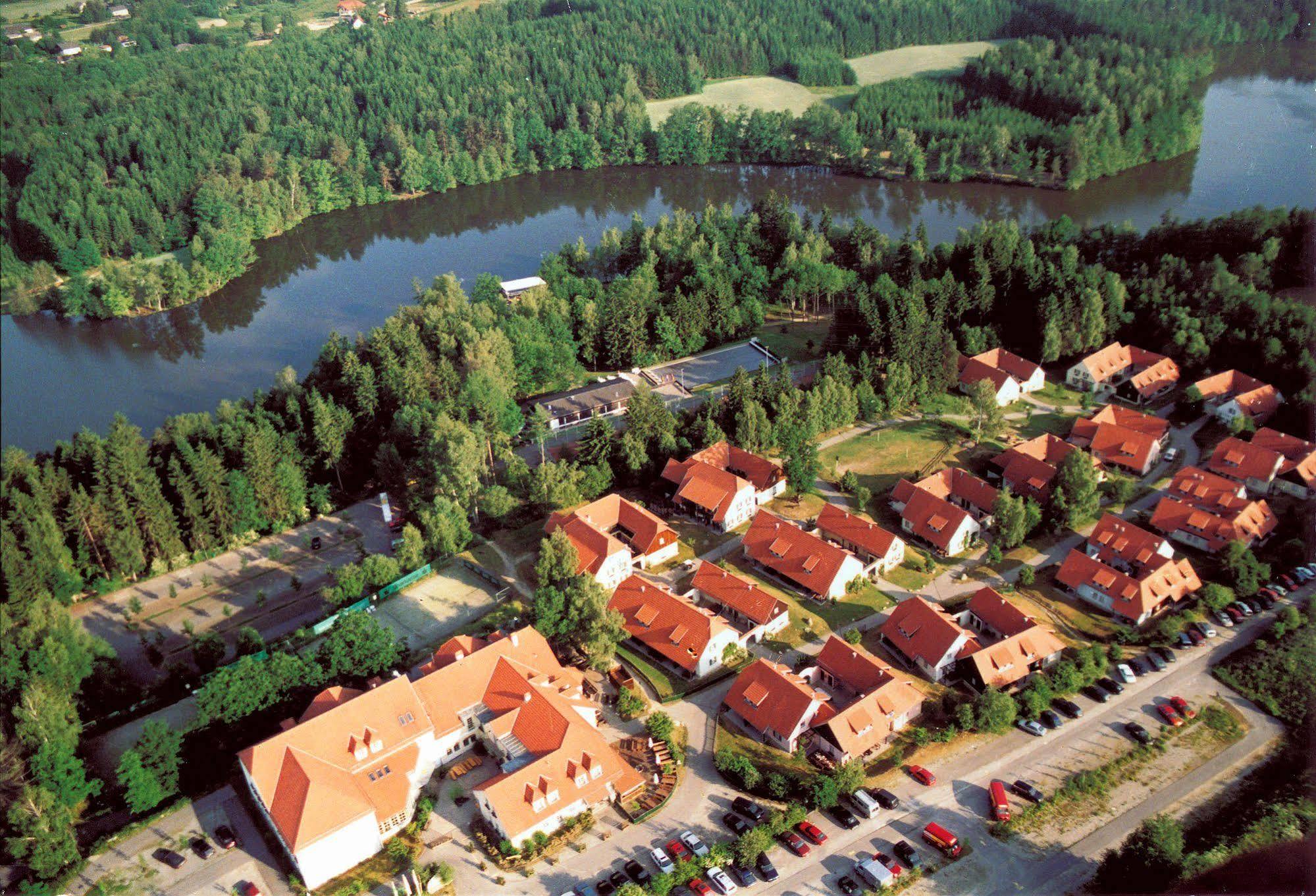 Отель Theater- Und Feriendorf Koenigsleitn Gmbh Личау Экстерьер фото